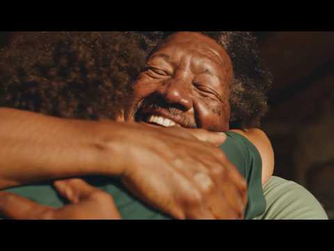 Preview image for the video "Histórias reais de quem segue vivendo".